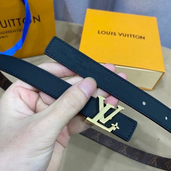 Louis Vuitton premium belt, made of genuine leather, 2cm wide.