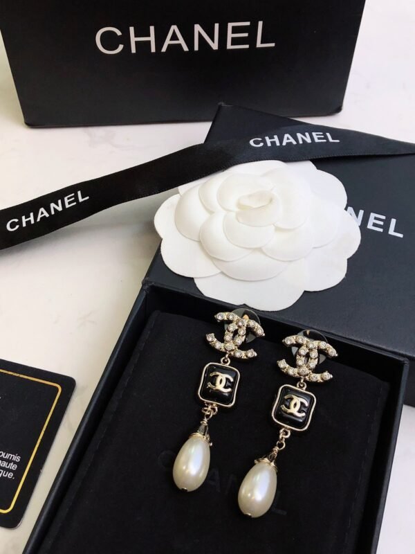 Chanel pearl earrings