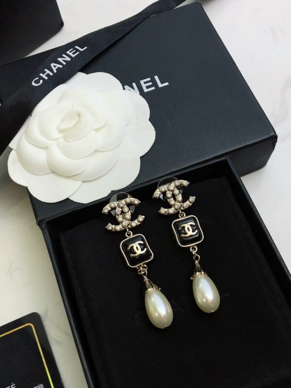 Chanel pearl earrings