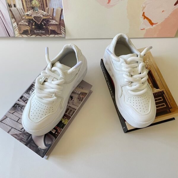 VALENTINO website Synchro VT ONE STUD XL Low top sneakers