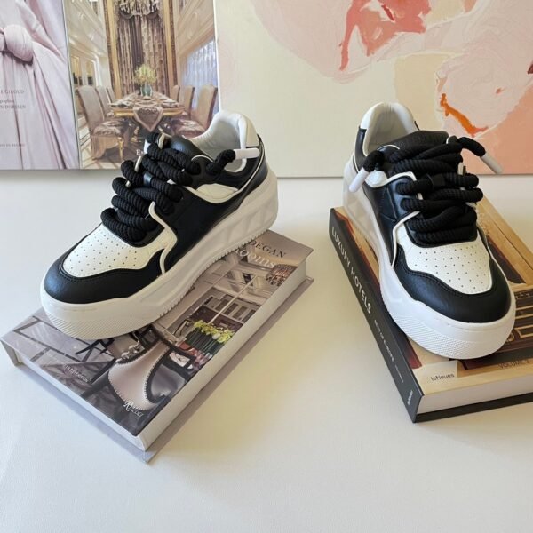 VALENTINO website Synchro VT ONE STUD XL Low top sneakers