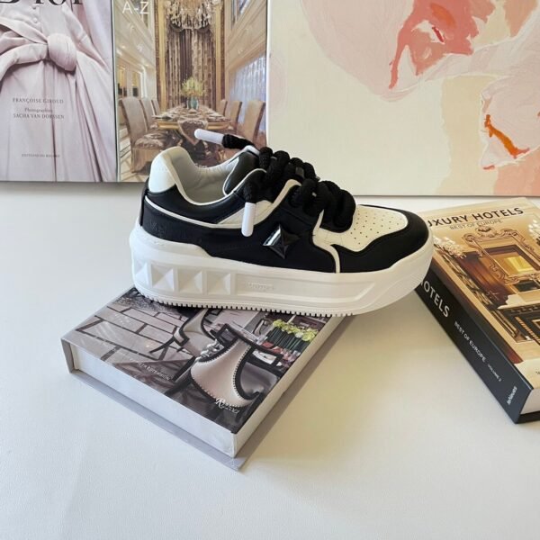 VALENTINO website Synchro VT ONE STUD XL Low top sneakers