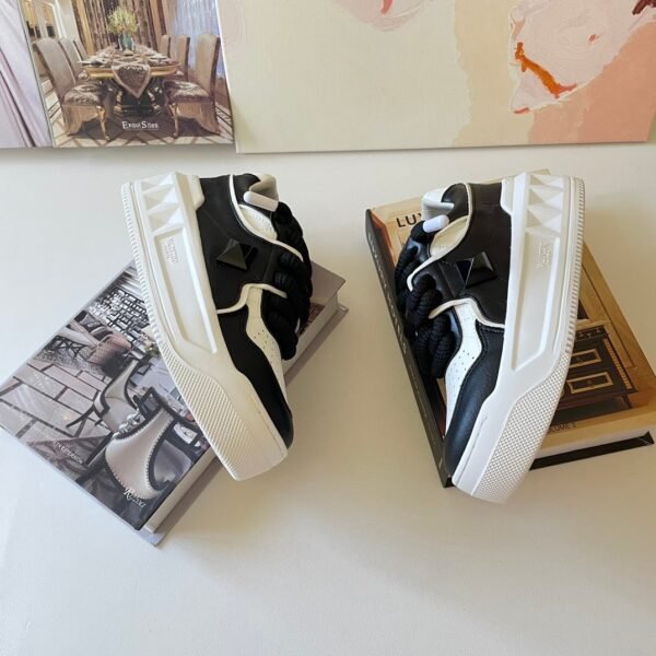 VALENTINO website Synchro VT ONE STUD XL Low top sneakers