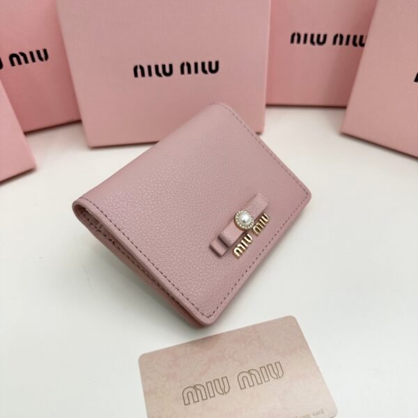 miumiu new short wallet, made of cowhide, size 11.5×10.3cm