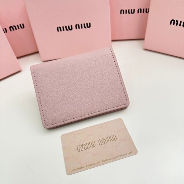 miumiu new short wallet, made of cowhide, size 11.5×10.3cm