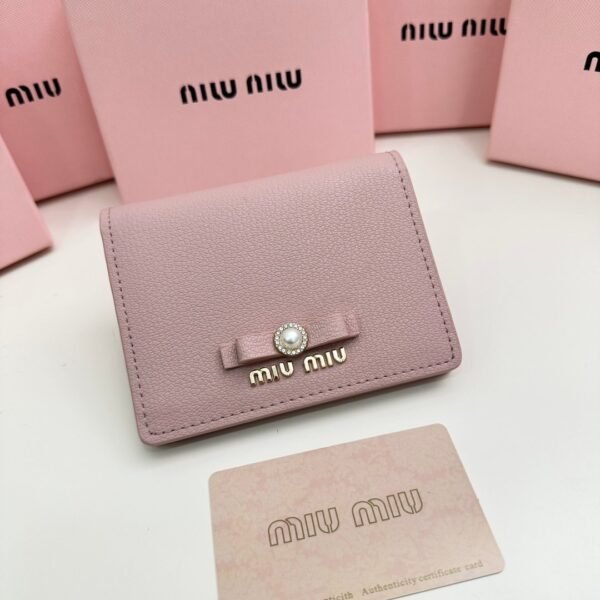 miumiu new short wallet, made of cowhide, size 11.5×10.3cm