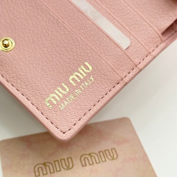 miumiu new short wallet, made of cowhide, size 11.5×10.3cm