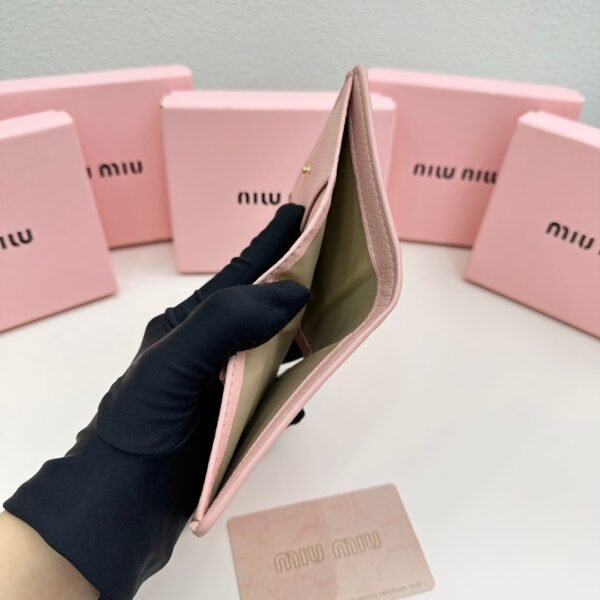 miumiu new short wallet, made of cowhide, size 11.5×10.3cm