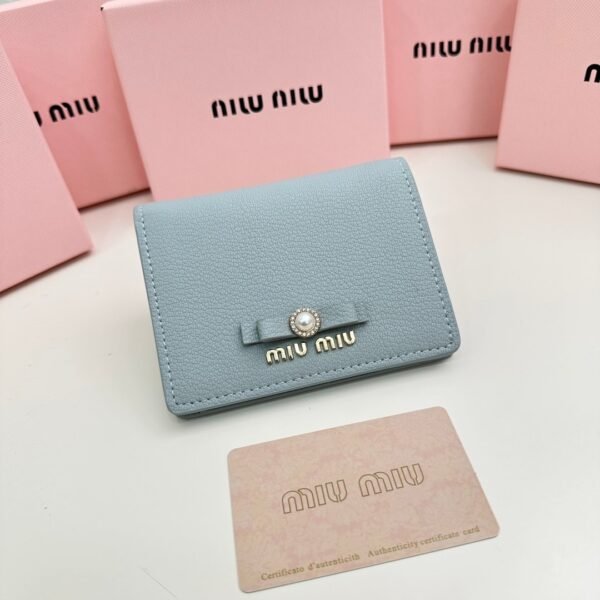 miumiu new short wallet, made of cowhide, size 11.5×10.3cm