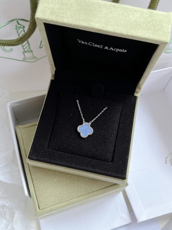 Van Cleef & Arpels Chalcedony Necklace VAC Chalcedony Four-Leaf Clover Necklace Premium Edition