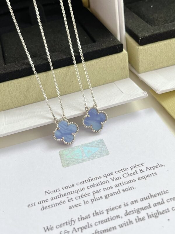 Van Cleef & Arpels Chalcedony Necklace VAC Chalcedony Four-Leaf Clover Necklace Premium Edition