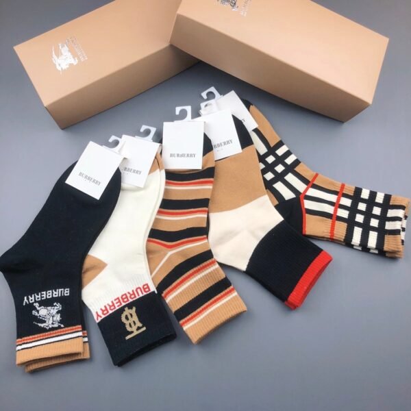 Burberry new mid length socks for autumn and winter, made of pure cotton quality, in a box of 5 pairs