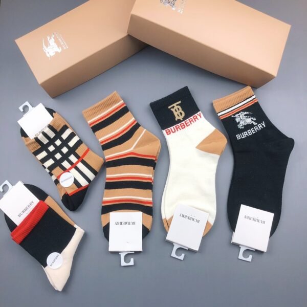 Burberry new mid length socks for autumn and winter, made of pure cotton quality, in a box of 5 pairs