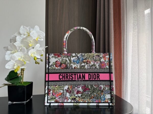 DIOR Embroidered floral tote bag 26.5X21X14cm