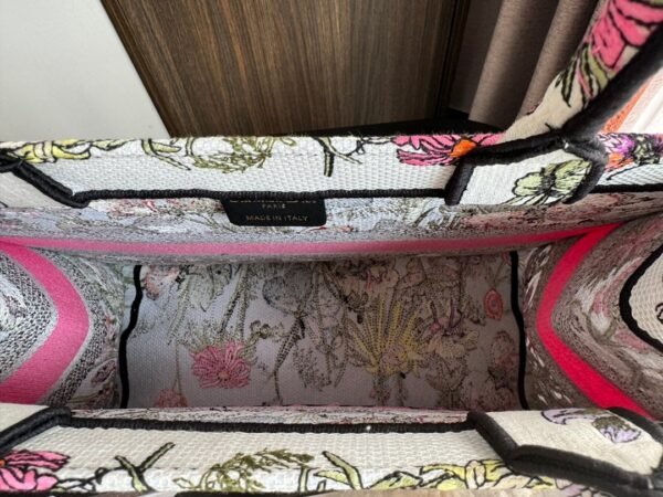 DIOR Embroidered floral tote bag 26.5X21X14cm