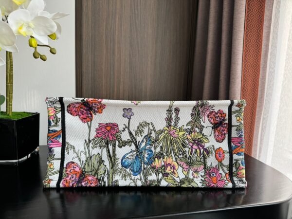 DIOR Embroidered floral tote bag 26.5X21X14cm