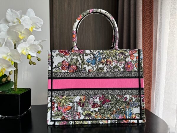 DIOR Embroidered floral tote bag 26.5X21X14cm