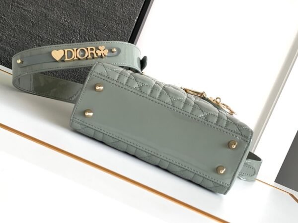 DIOR Cowhide patent leather Lady Diana handbag high-end version1:1 size 20x17x8cm