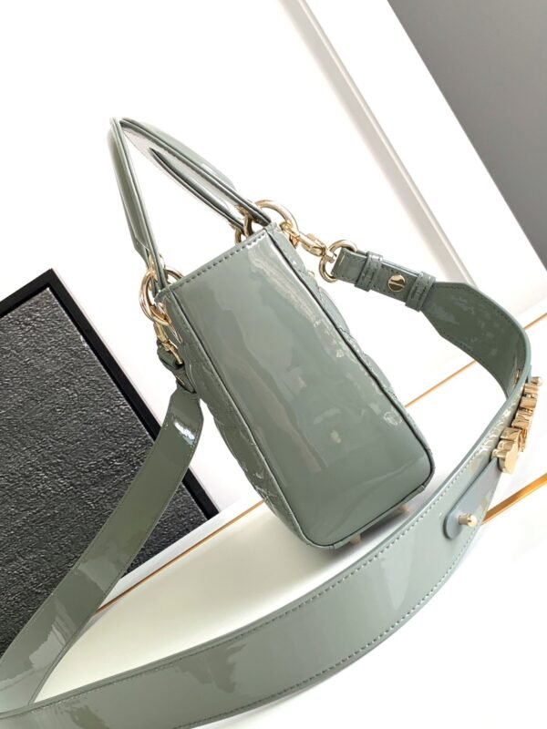DIOR Cowhide patent leather Lady Diana handbag high-end version1:1 size 20x17x8cm