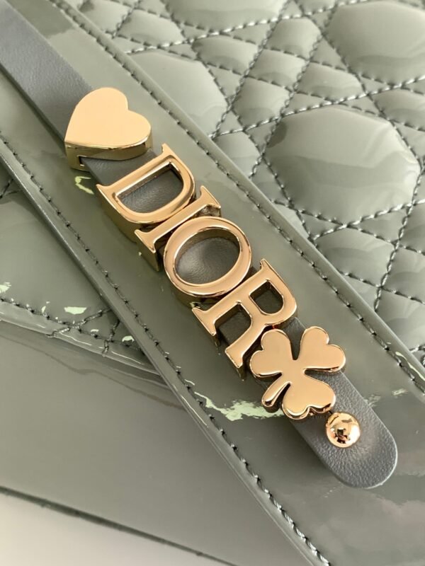 DIOR Cowhide patent leather Lady Diana handbag high-end version1:1 size 20x17x8cm