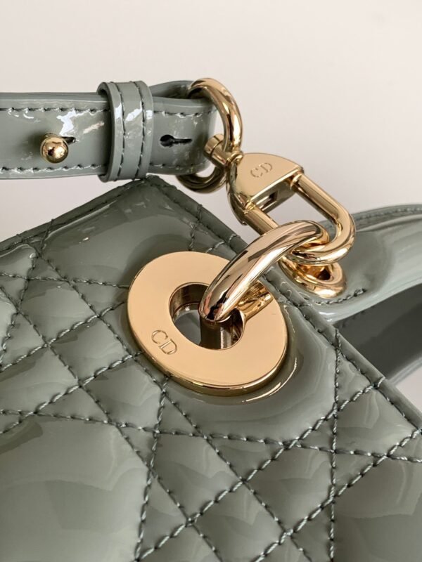 DIOR Cowhide patent leather Lady Diana handbag high-end version1:1 size 20x17x8cm