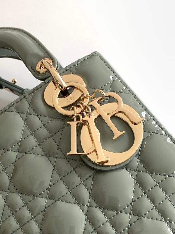 DIOR Cowhide patent leather Lady Diana handbag high-end version1:1 size 20x17x8cm