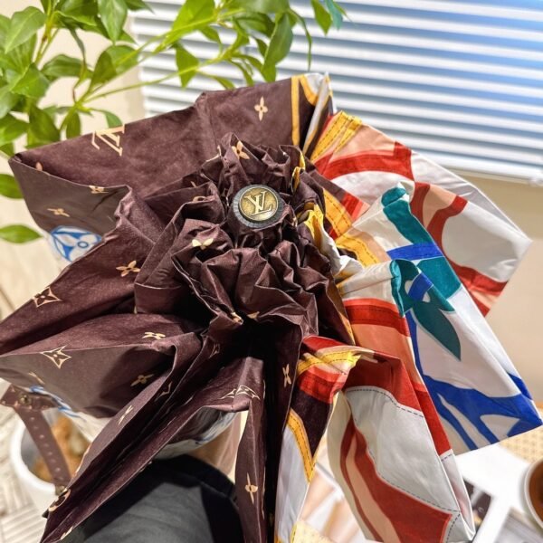 LOUIS VUITTON New five fold hand folding umbrella