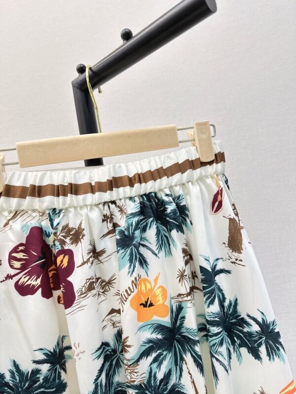 miumiu spring and summer latest Monogram beach romantic palm coconut print elastic waist skirt