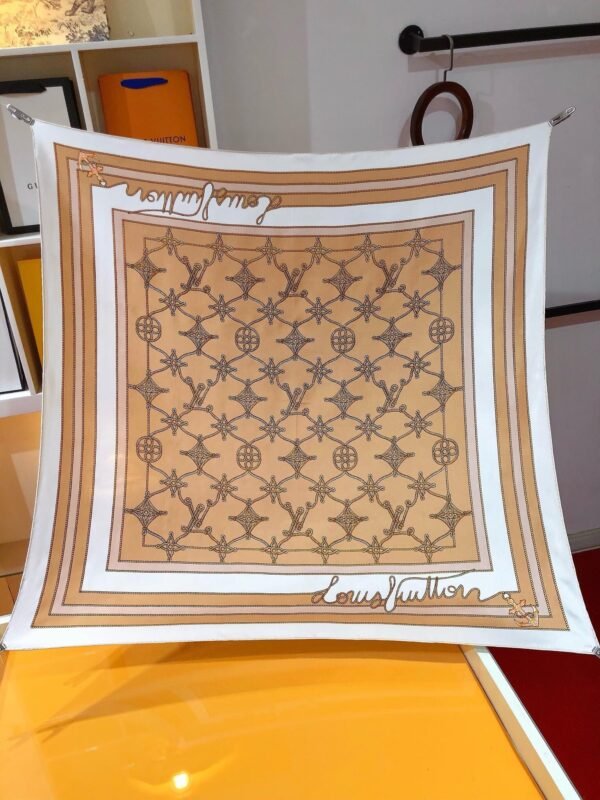Louis Vuitton official website new spring and summer 90x90cm square scarf