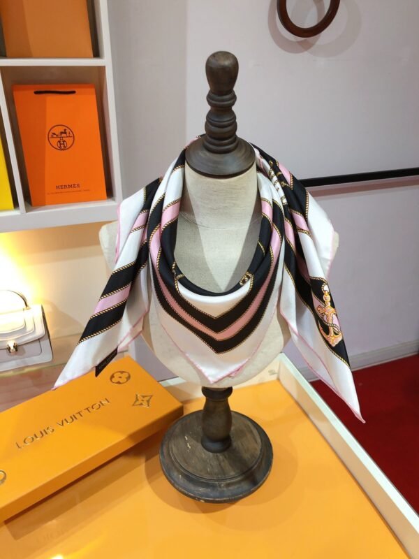 Louis Vuitton official website new spring and summer 90x90cm square scarf