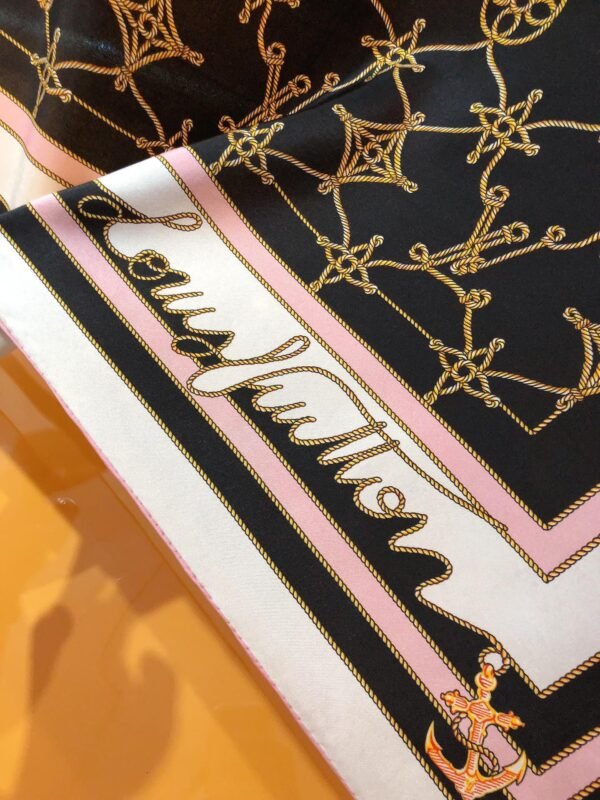 Louis Vuitton official website new spring and summer 90x90cm square scarf