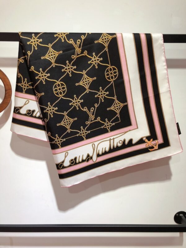 Louis Vuitton official website new spring and summer 90x90cm square scarf