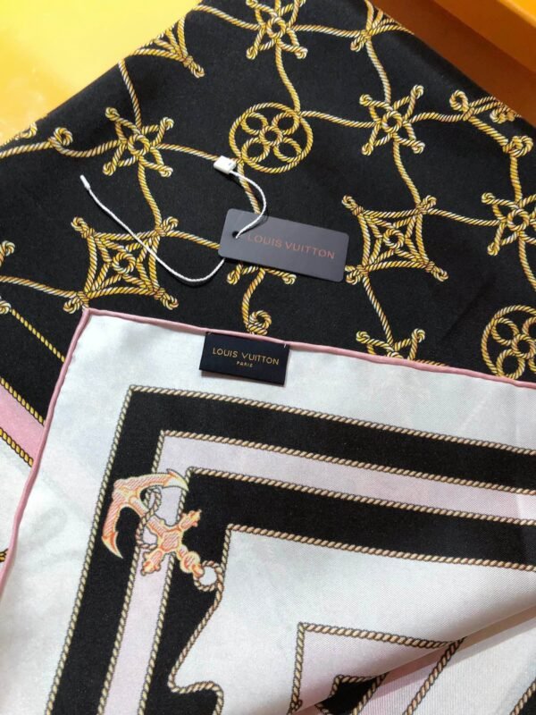 Louis Vuitton official website new spring and summer 90x90cm square scarf