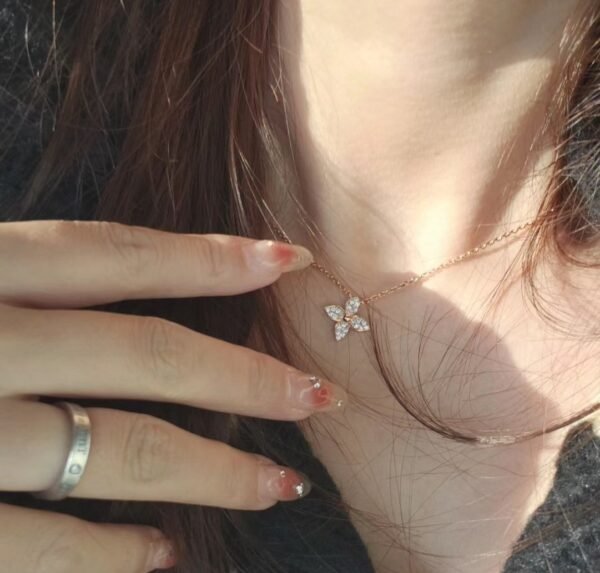 Louis Vuitton floral diamond four-leaf clover necklace