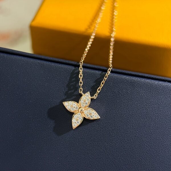 Louis Vuitton floral diamond four-leaf clover necklace