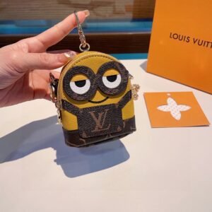 i1718024488_9404_6.jpg LOUIS VUITTON Minions chain crossbody bag, mini bag
