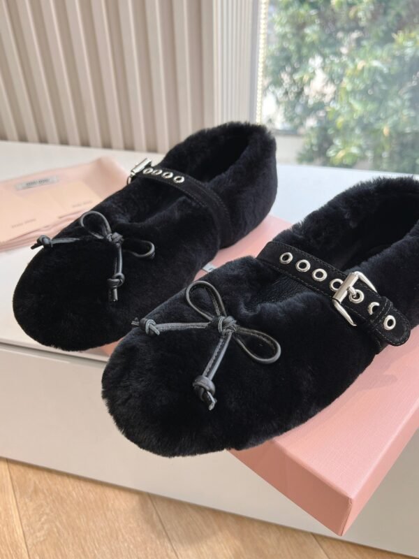 miumiu New loafers thickened encrypted wool advanced version