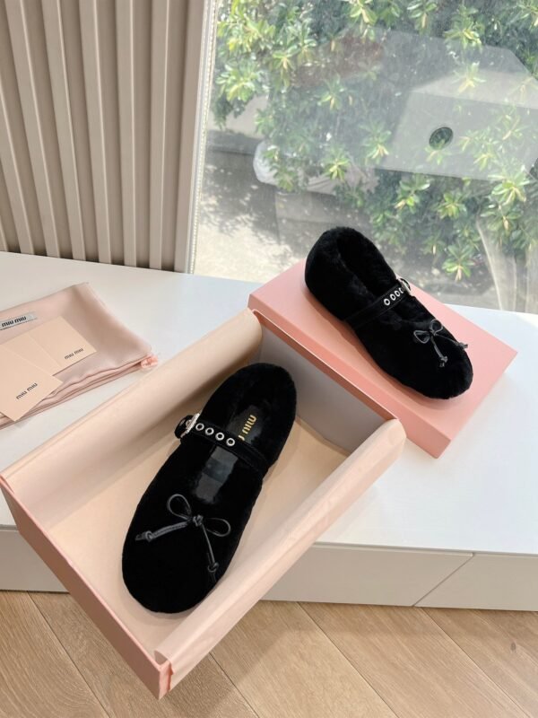 miumiu New loafers thickened encrypted wool advanced version