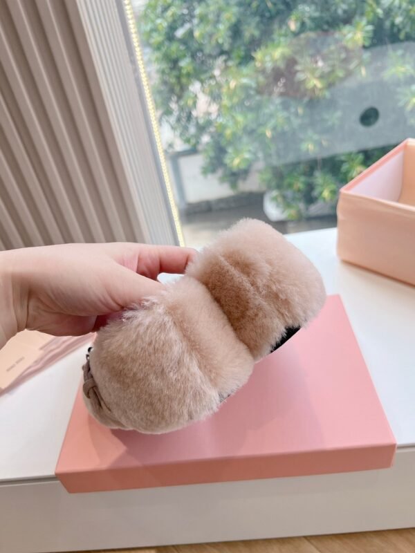 miumiu New loafers thickened encrypted wool advanced version