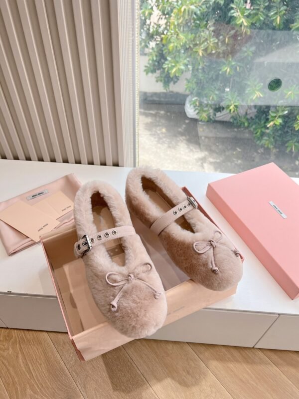 miumiu New loafers thickened encrypted wool advanced version