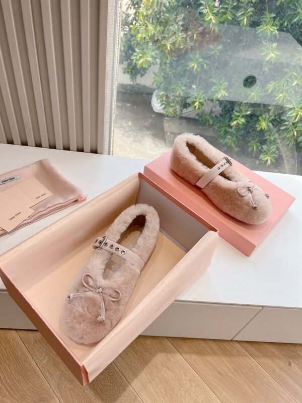 miumiu New loafers thickened encrypted wool advanced version