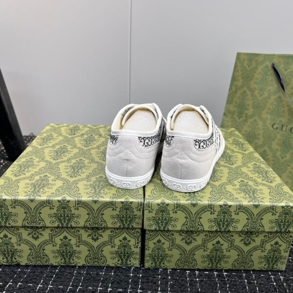 GUCCI  canvas shoe