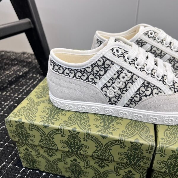 GUCCI  canvas shoe
