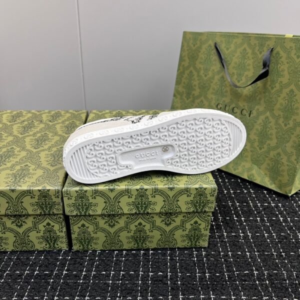 GUCCI  canvas shoe