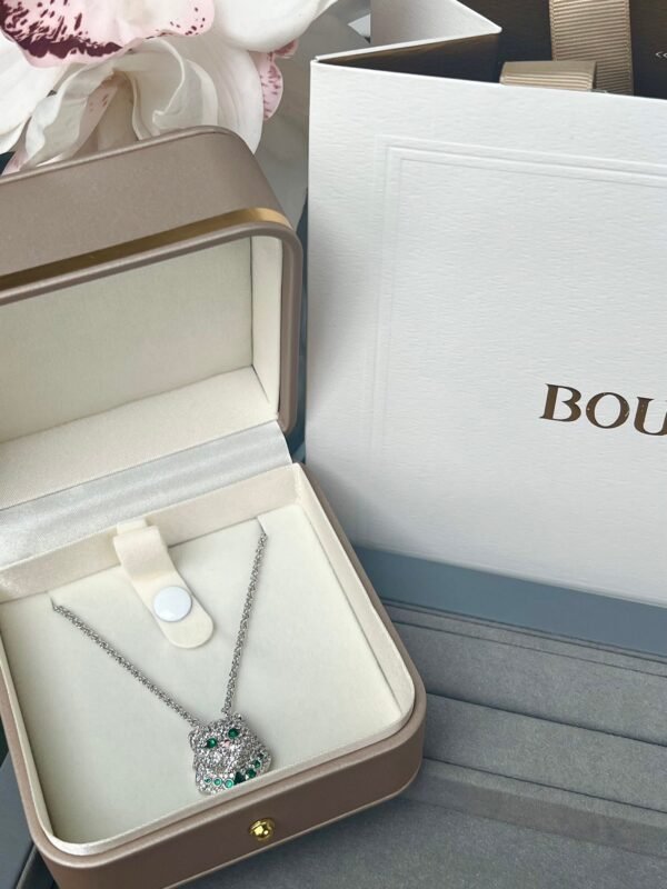 Boucheron cat necklace white diamonds set in white gold