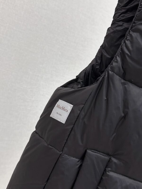 MaxMara The latest autumn and winter simple hooded down vest H version design
