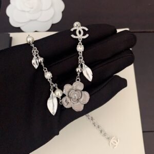 Chanel Camellia series necklace