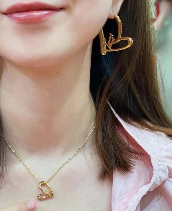 Louis Vuitton Heart Peach Necklace Autumn New Collection