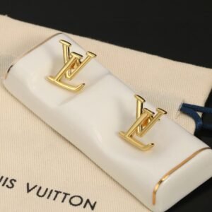 i1725029352_6122_4.jpg Louis Vuitton gold letter earrings