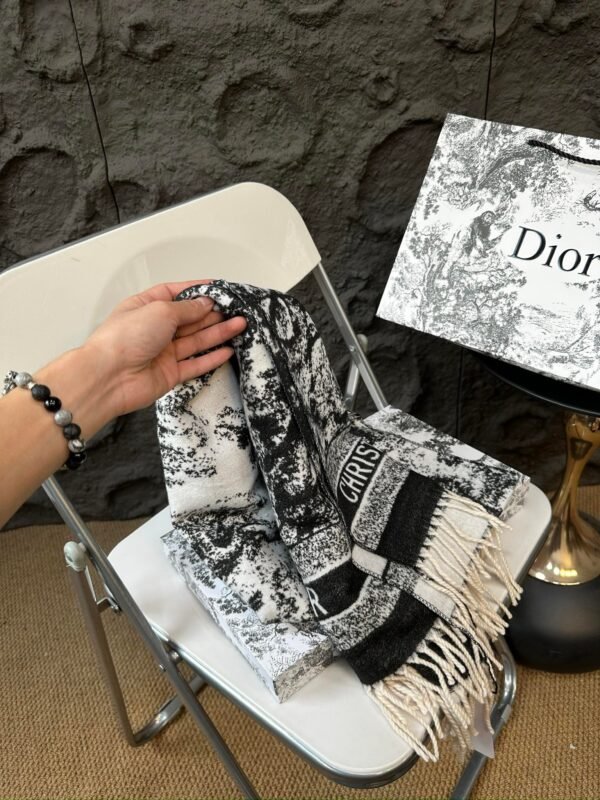 DIOR Autumn and Winter Scarf